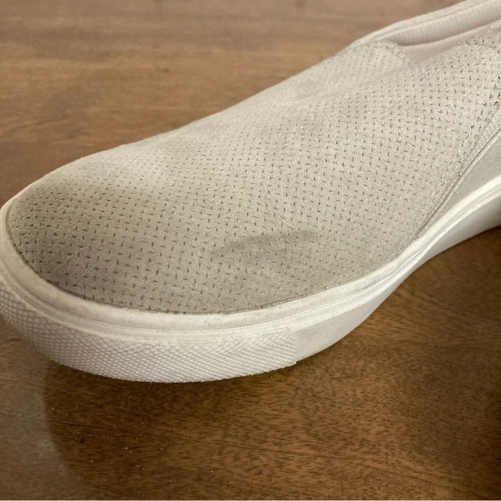 Dr. Scholl's Nova Be Free Light Grayish Faux Suede Slip-ons 7M